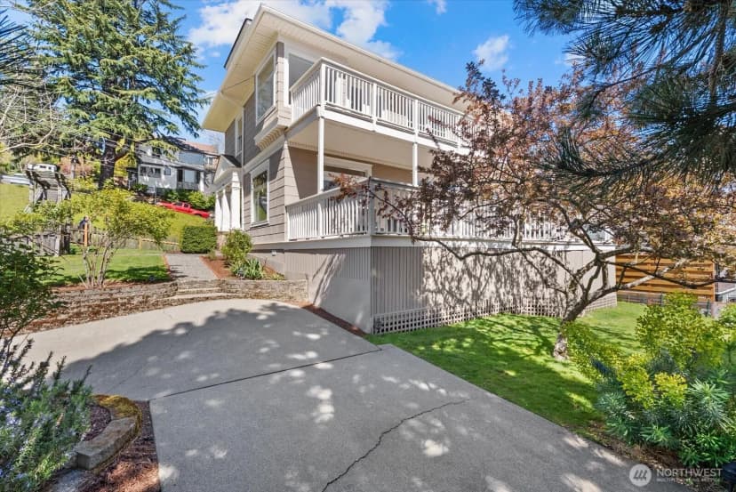 Property photo for 920 4th Avenue N, Seattle photo 34