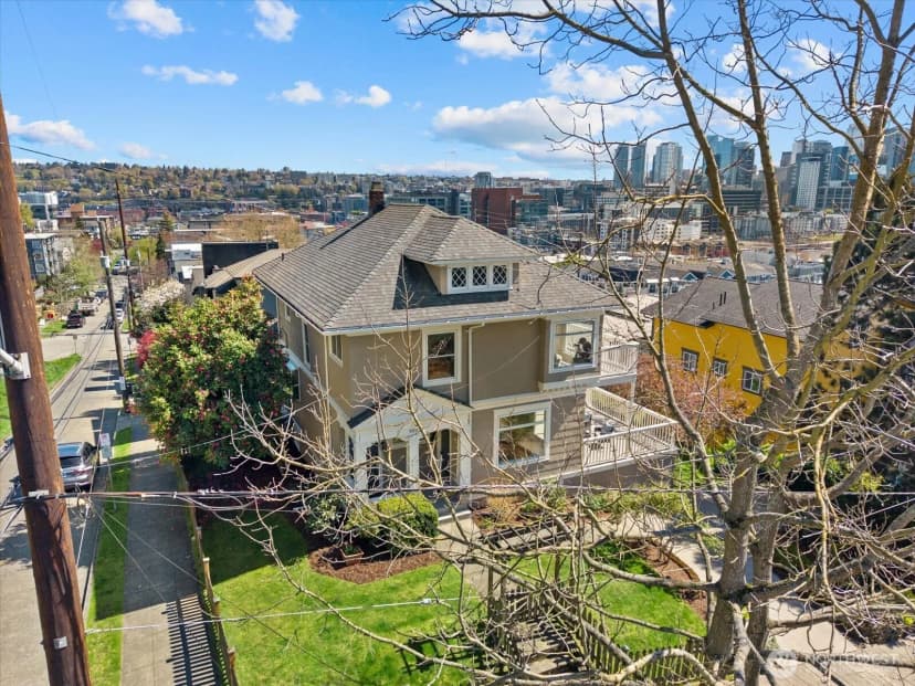 Property photo for 920 4th Avenue N, Seattle photo 6