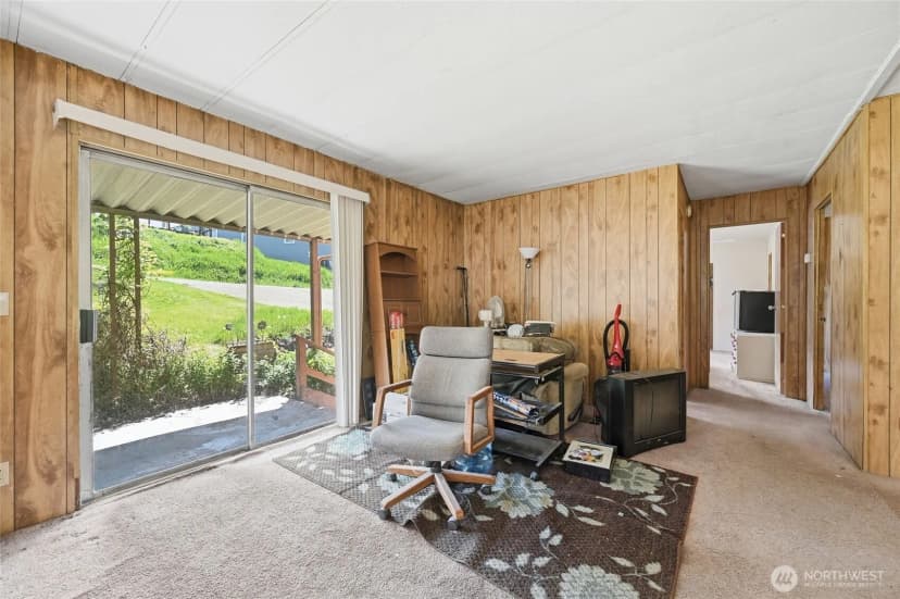 Property photo for 32711 Commission Avenue, Black Diamond photo 11