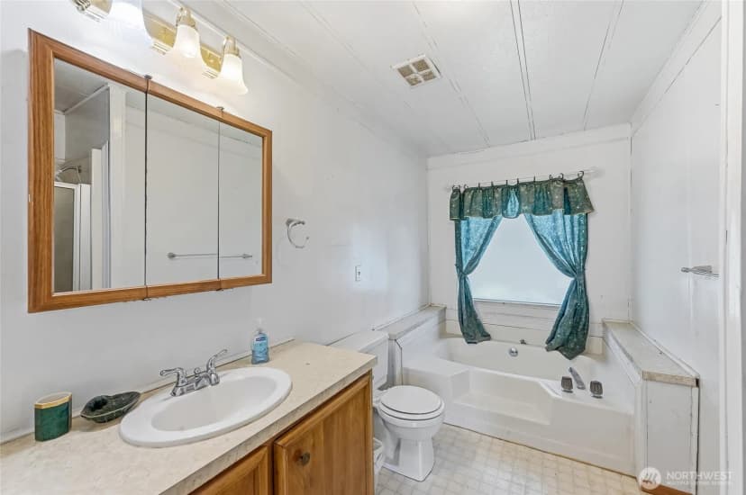 Property photo for 32711 Commission Avenue, Black Diamond photo 17