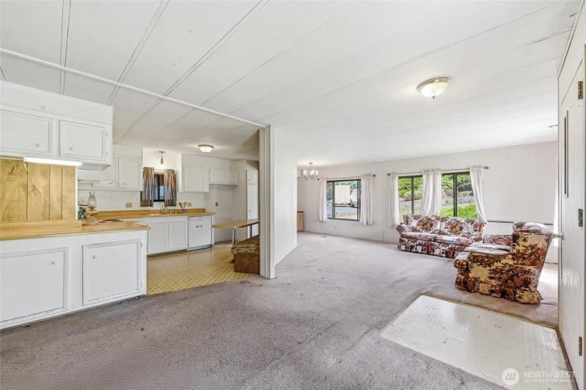 Property photo for 32711 Commission Avenue, Black Diamond photo 5