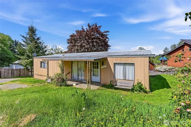 Property photo for 32711 Commission Avenue, Black Diamond photo 2