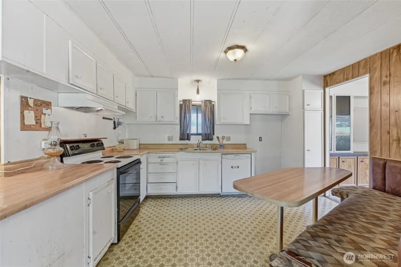 Property photo for 32711 Commission Avenue, Black Diamond photo 13