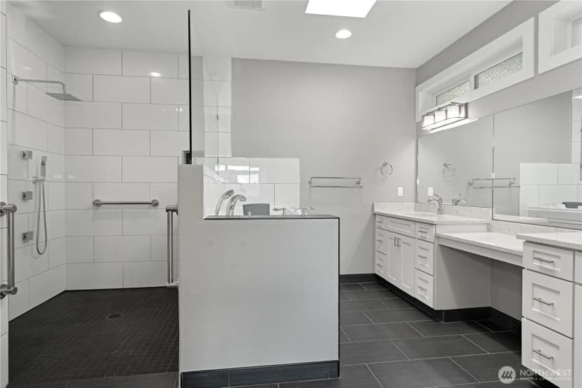 Property photo for 1253 Beach Drive E, Port Orchard photo 19