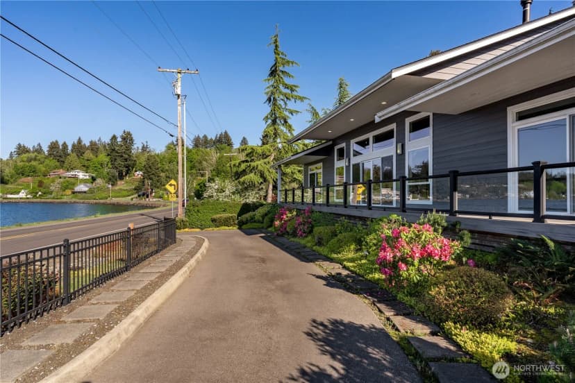 Property photo for 1253 Beach Drive E, Port Orchard photo 5