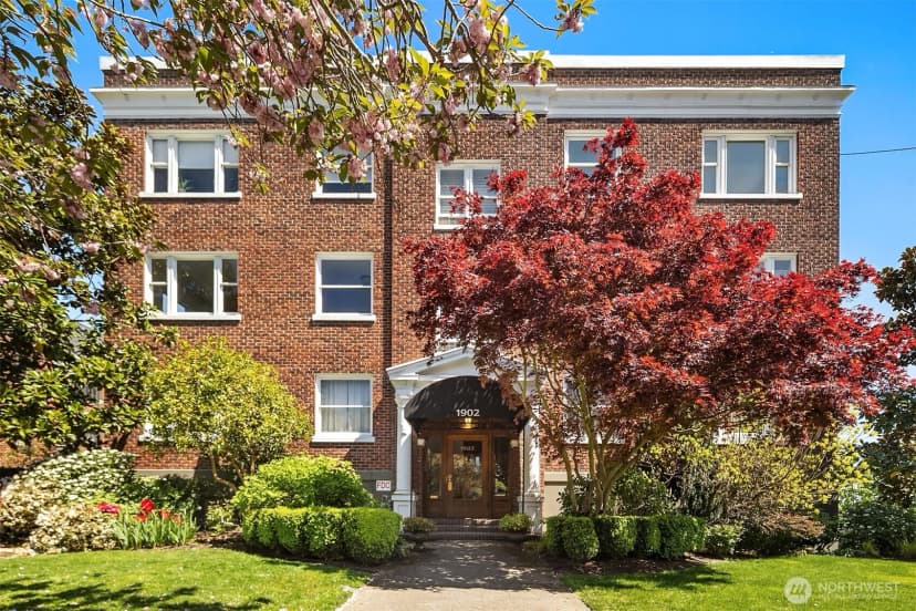 Property photo for 1902 Bigelow Avenue N #403, Seattle photo 21