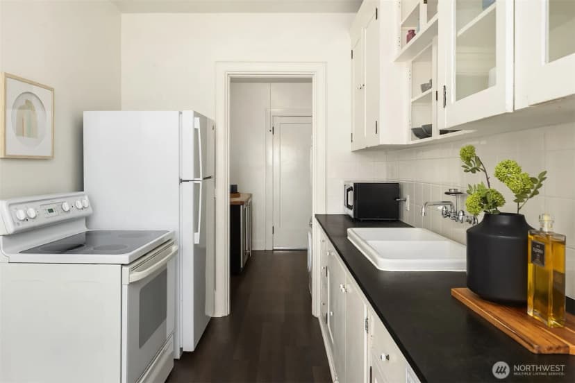 Property photo for 1902 Bigelow Avenue N #403, Seattle photo 9