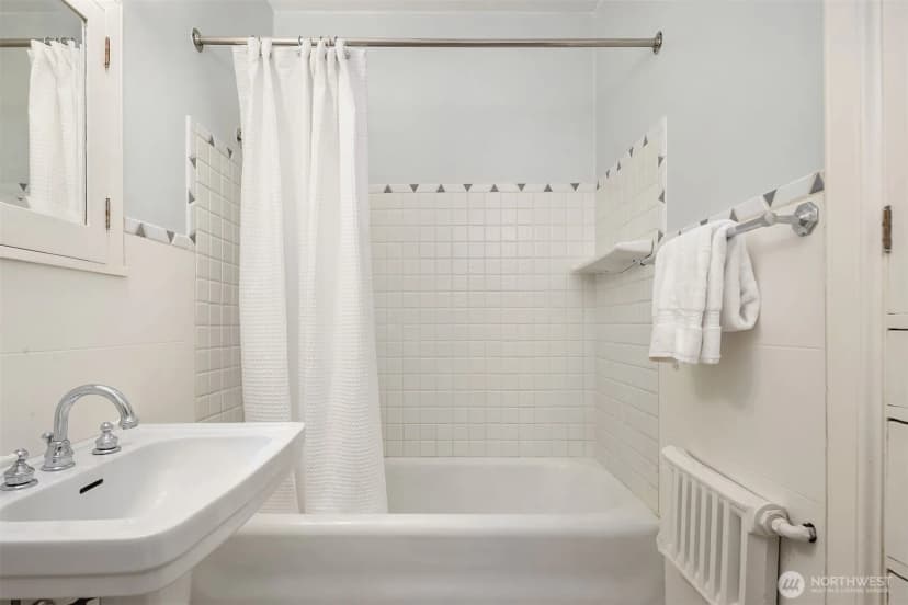 Property photo for 1902 Bigelow Avenue N #403, Seattle photo 14