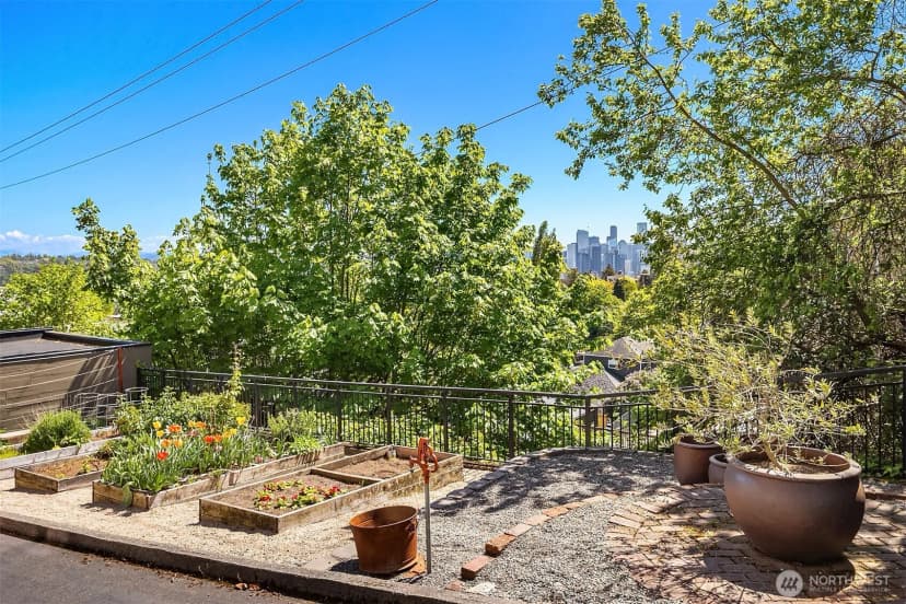 Property photo for 1902 Bigelow Avenue N #403, Seattle photo 16