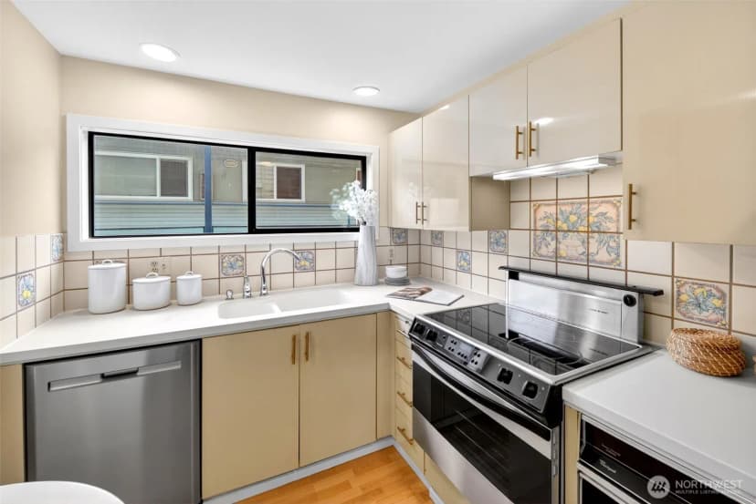 Property photo for 510 Lakeside Avenue S #6, Seattle photo 8