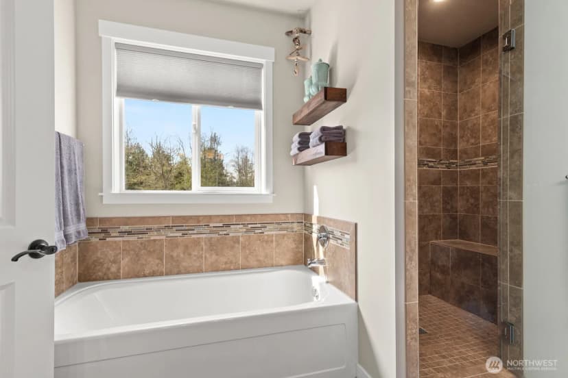 Property photo for 10916 Bay Meadows Lane, Burlington photo 17