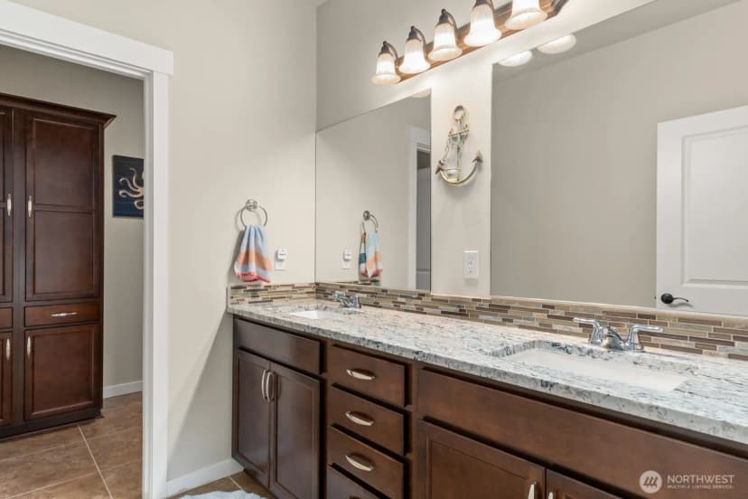 Property photo for 10916 Bay Meadows Lane, Burlington photo 19