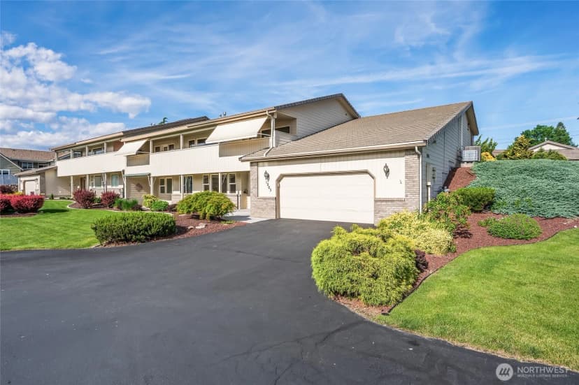 Property photo for 1380 Eastmont Avenue #1203, East Wenatchee