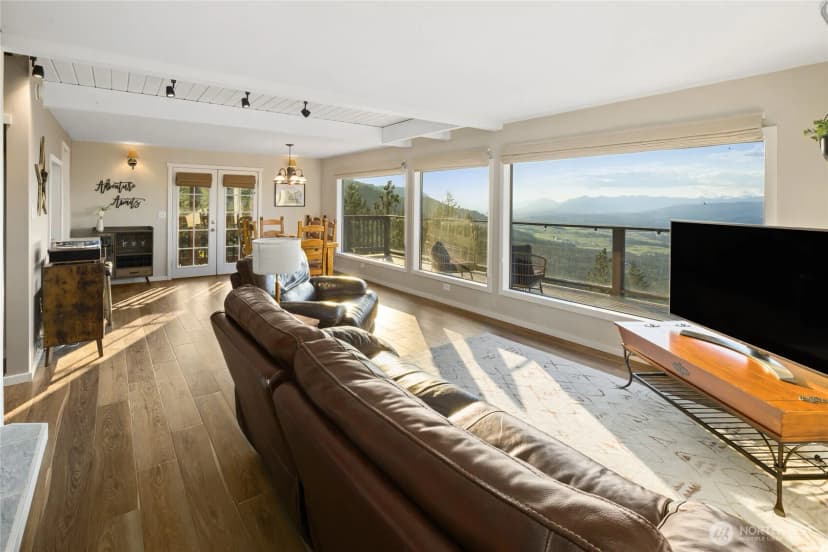 Property photo for 811 Horse Heaven Road, Cle Elum photo 3