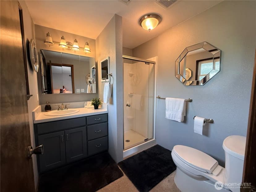 Property photo for 106 Perkins Street N, Bucoda photo 16