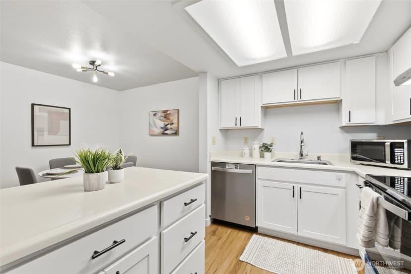 Property photo for 4106 Factoria Boulevard Se #205, Bellevue photo 10