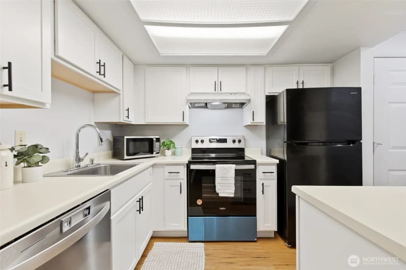 Property photo for 4106 Factoria Boulevard Se #205, Bellevue photo 9