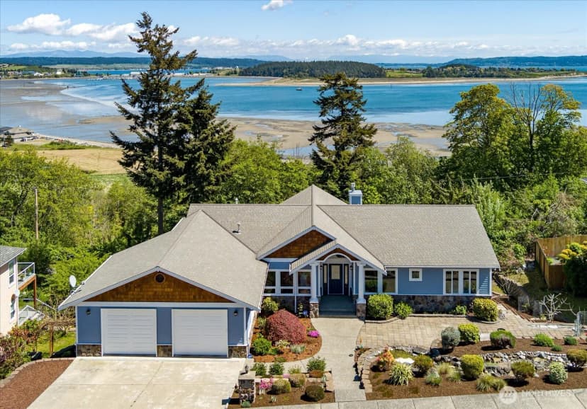 Property photo for 2390 Sw Freund Street, Oak Harbor