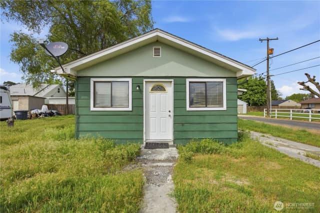 Property photo for 104 E 5th Ave, Warden