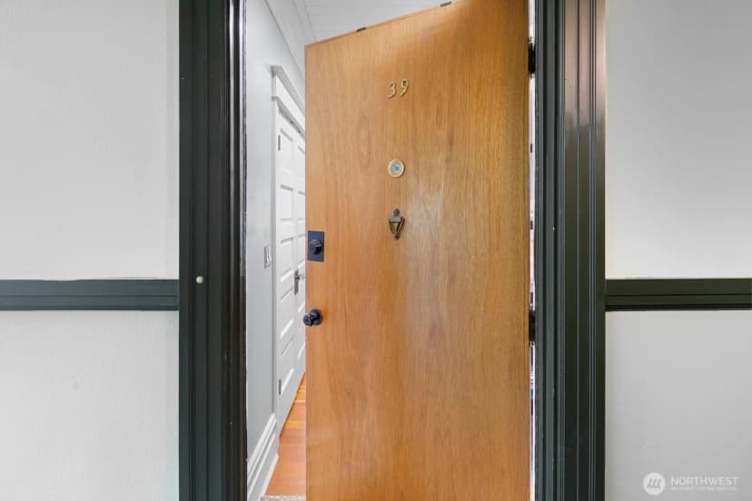 Property photo for 7 Harrison Street #39, Seattle photo 5
