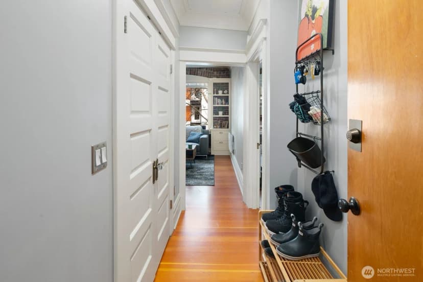 Property photo for 7 Harrison Street #39, Seattle photo 6