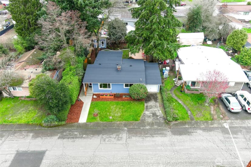 Property photo for 2300 Ne 8th Place, Renton photo 28