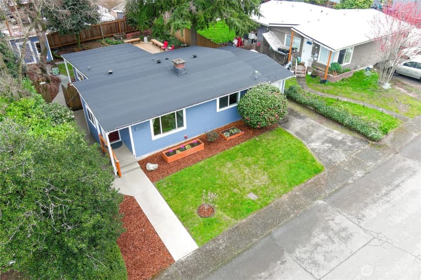 Property photo for 2300 Ne 8th Place, Renton photo 25