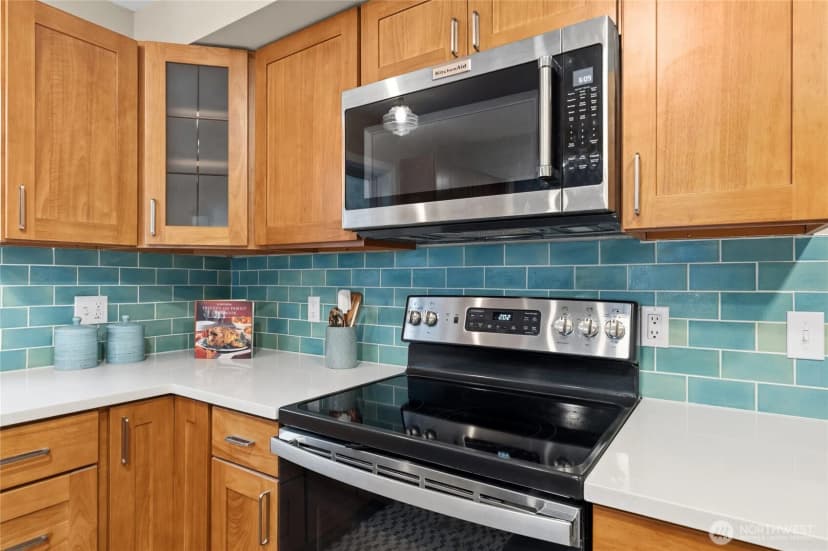 Property photo for 2300 Ne 8th Place, Renton photo 7