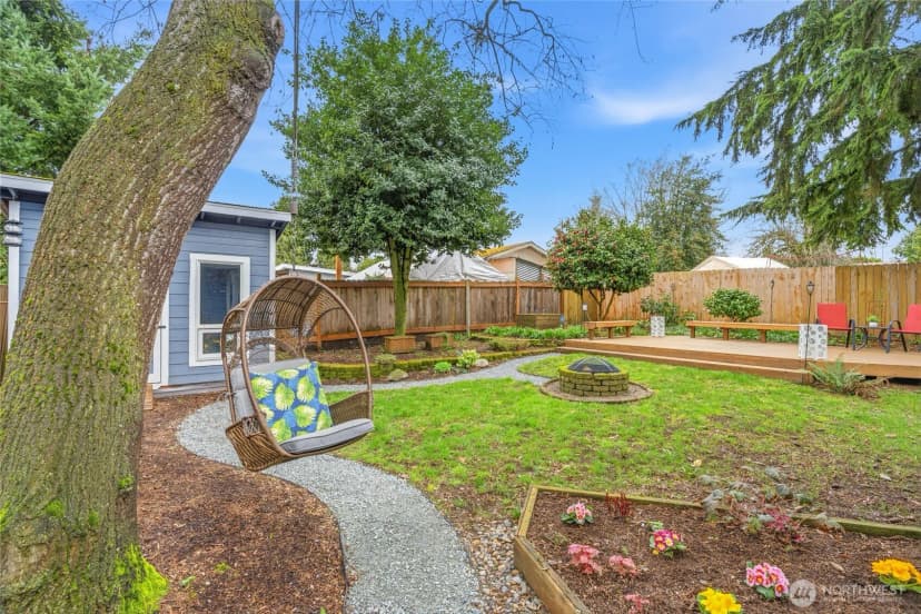 Property photo for 2300 Ne 8th Place, Renton photo 22