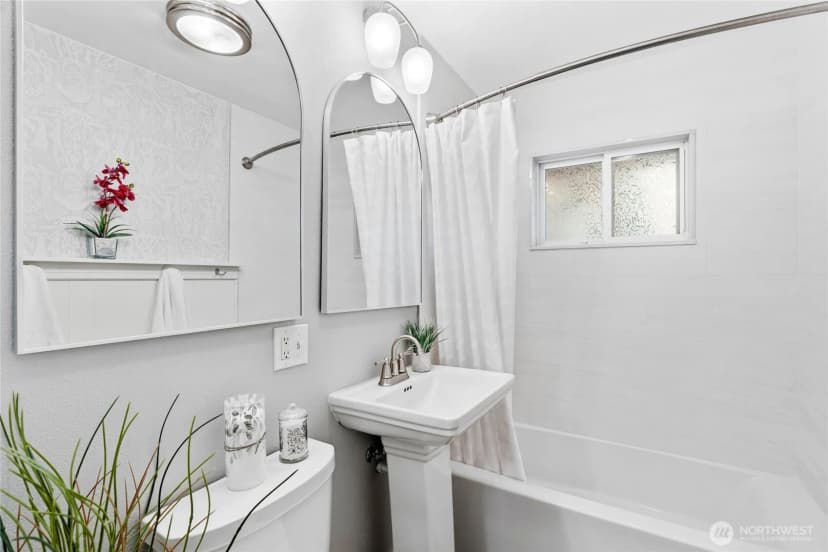 Property photo for 2300 Ne 8th Place, Renton photo 12