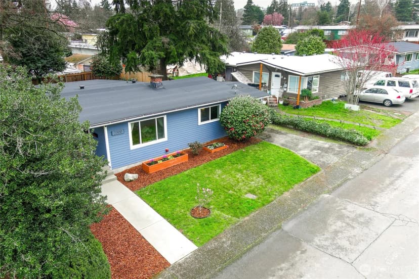 Property photo for 2300 Ne 8th Place, Renton photo 29