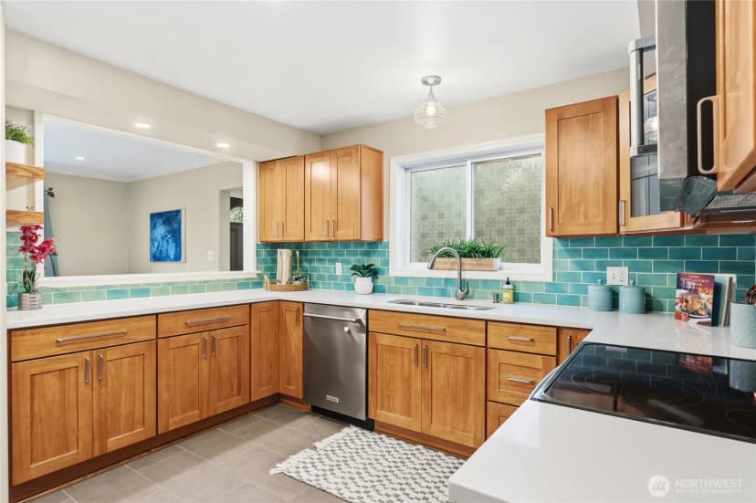 Property photo for 2300 Ne 8th Place, Renton photo 8