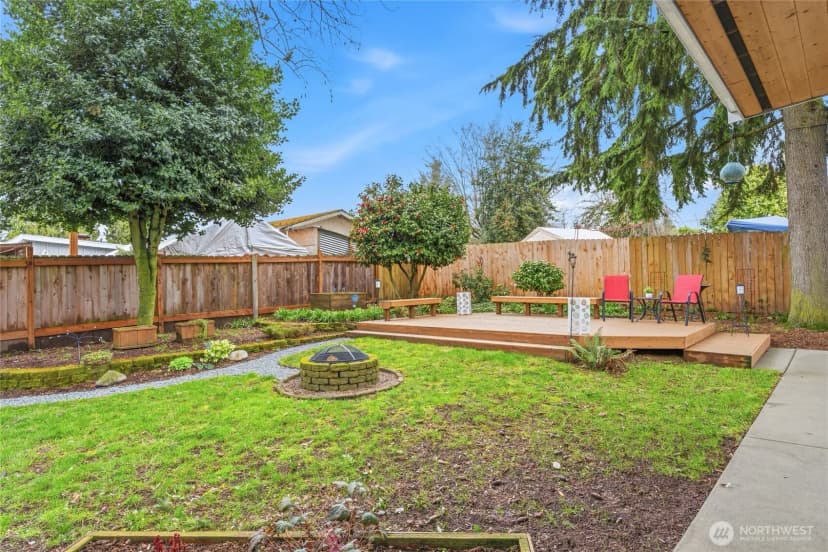 Property photo for 2300 Ne 8th Place, Renton photo 24