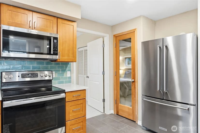 Property photo for 2300 Ne 8th Place, Renton photo 6