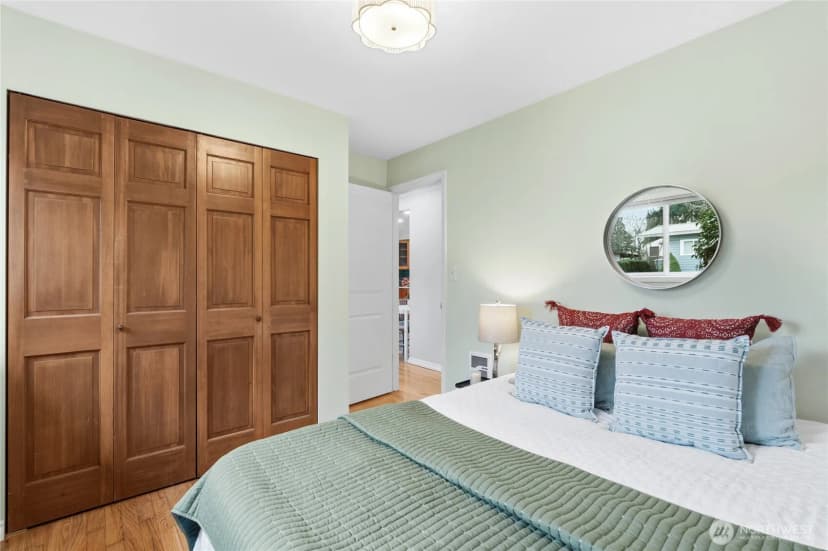 Property photo for 2300 Ne 8th Place, Renton photo 14