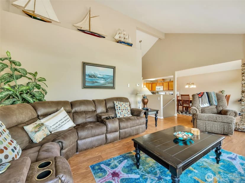 Property photo for 316 7th Street Sw #13, Long Beach photo 16