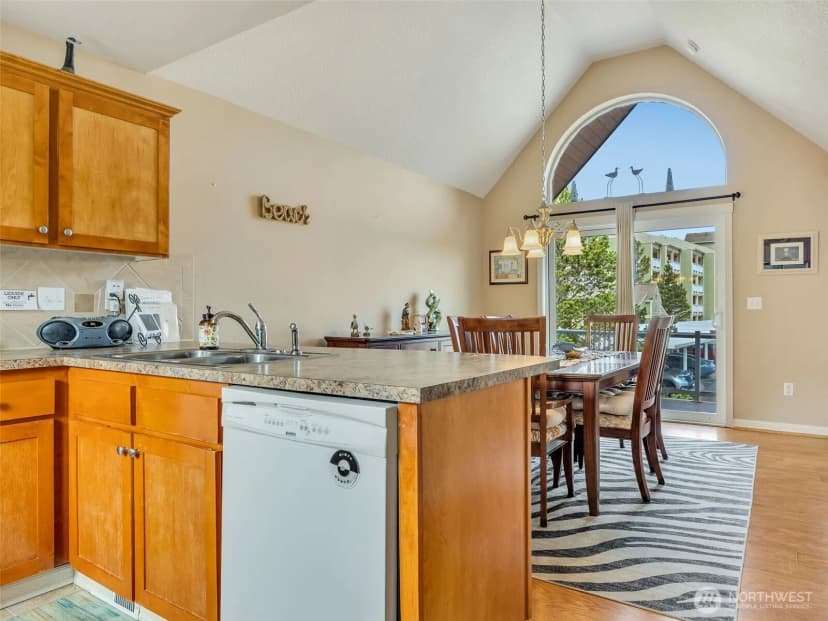 Property photo for 316 7th Street Sw #13, Long Beach photo 19
