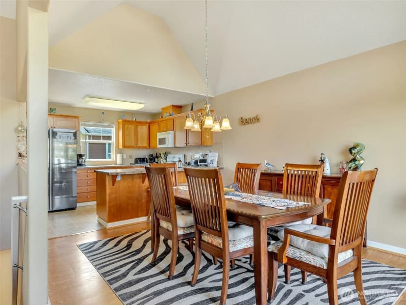 Property photo for 316 7th Street Sw #13, Long Beach photo 25