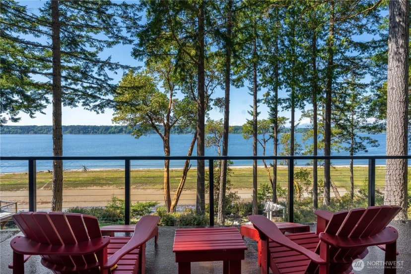 Property photo for 108 Herron Lane Nw, Lakebay photo 2
