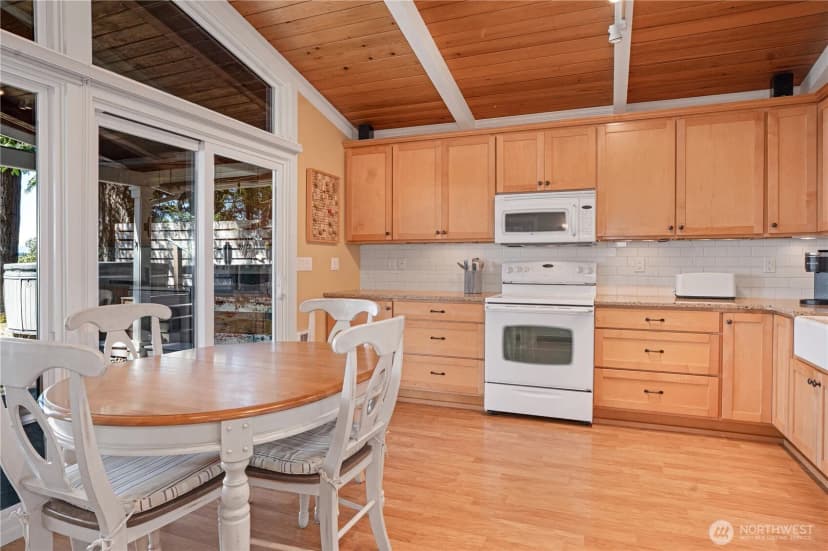 Property photo for 924 W Herron Boulevard Nw, Lakebay photo 9