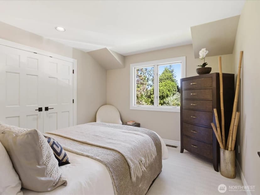 Property photo for 4235 91st Avenue Ne, Yarrow Point photo 15