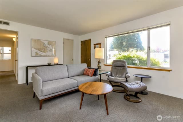 Property photo for 648 Sw 107th Avenue, Seattle photo 3