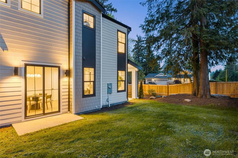 Property photo for 11608 Ne 92nd Street, Kirkland photo 32