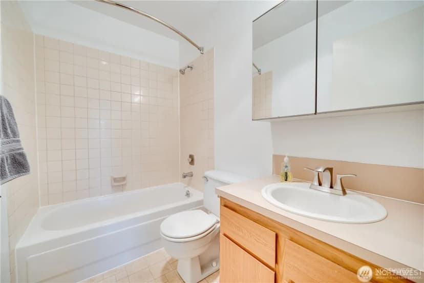Property photo for 23629 112th Ave Se #e202, Kent photo 11