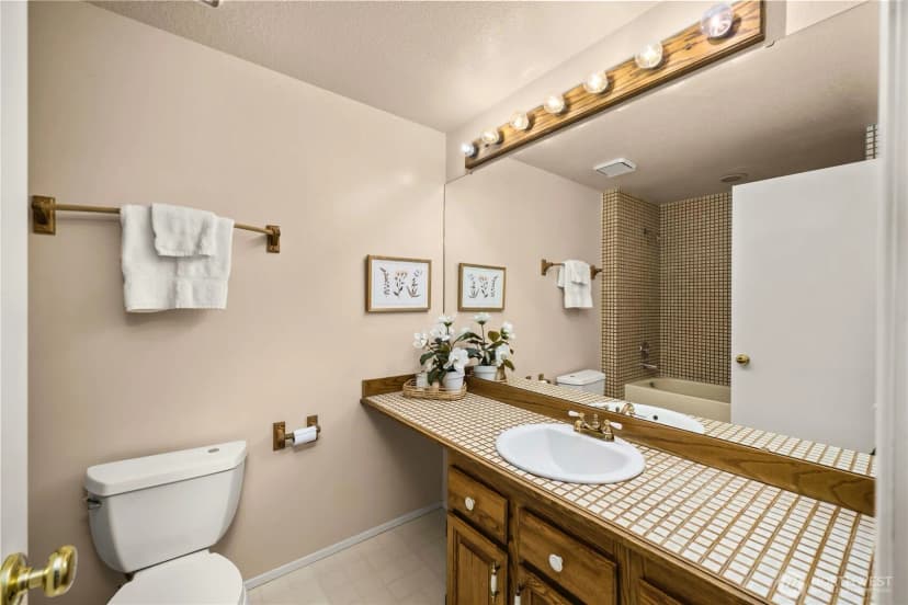 Property photo for 3811 S 255th Place, Kent photo 19