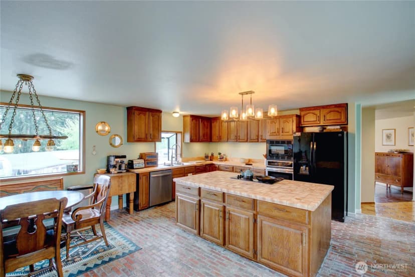 Property photo for 2259 Happy Valley Road, Oak Harbor photo 14