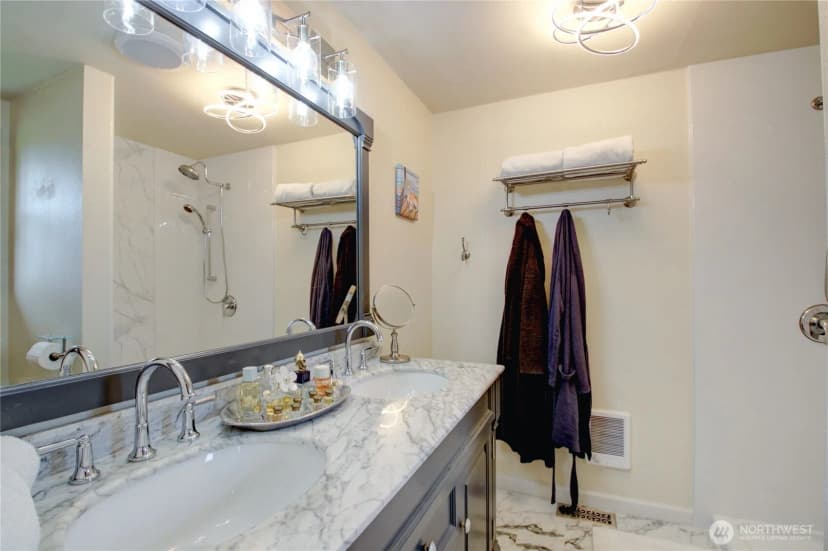 Property photo for 2259 Happy Valley Road, Oak Harbor photo 19