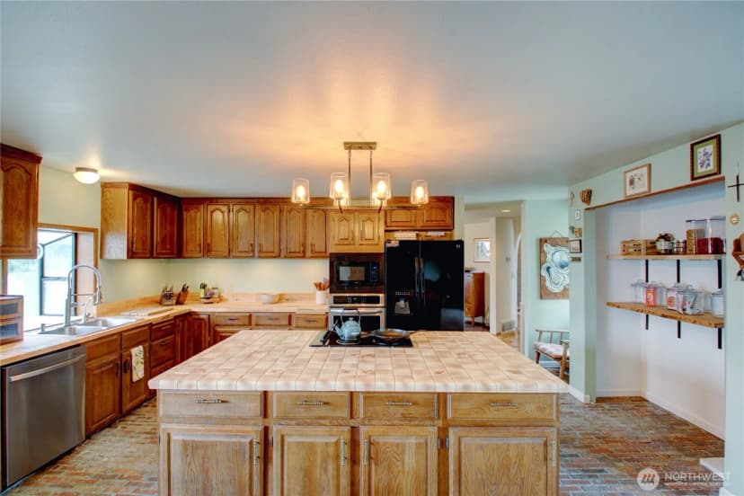 Property photo for 2259 Happy Valley Road, Oak Harbor photo 15