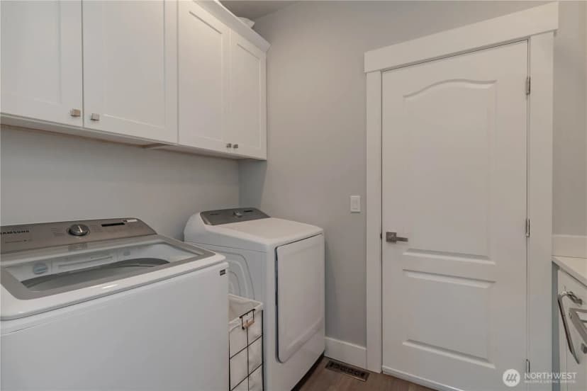 Property photo for 9409 9th Avenue Ct E, Tacoma photo 33