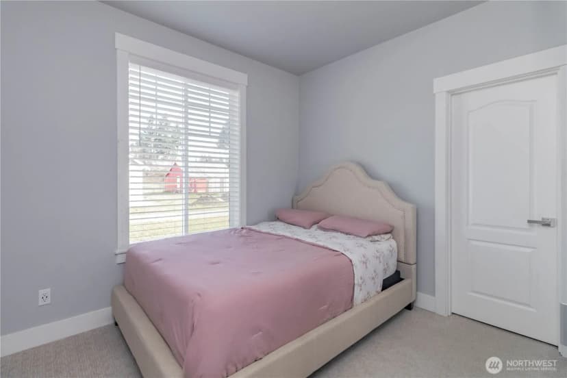 Property photo for 9409 9th Avenue Ct E, Tacoma photo 28